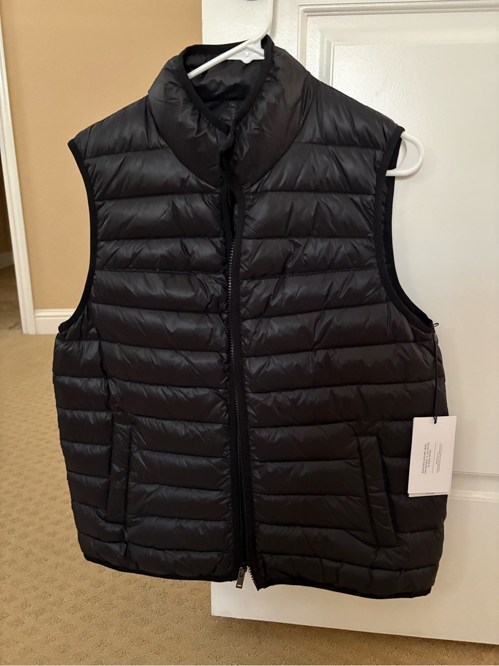NWT UGG Women's Felton Puffer Vest Black Size M Water Resistant